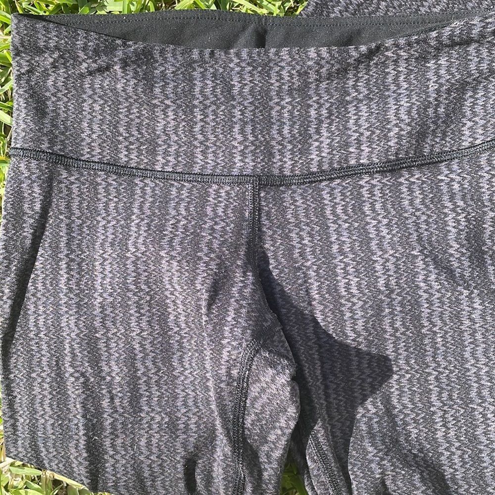 [Lululemon] Black/Gray Chevron Pattern Leggings -… - image 2